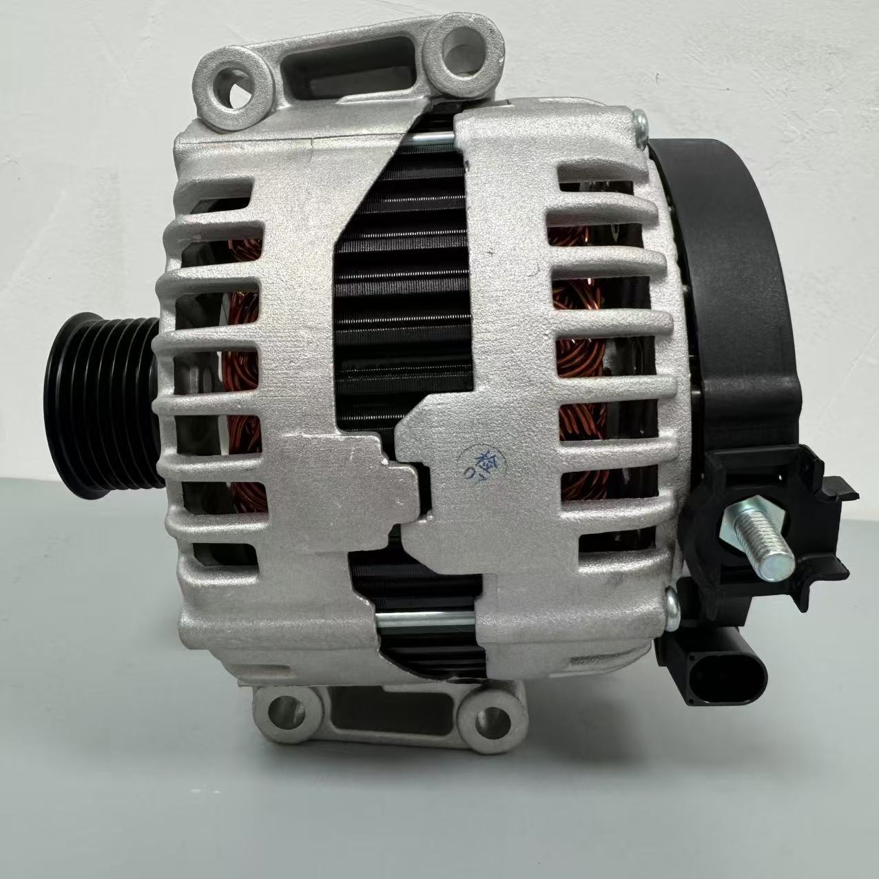 Factory Direct Sales Car Generator Suitable for Mercedes-Benz Drb7790 A013154060280 11304N