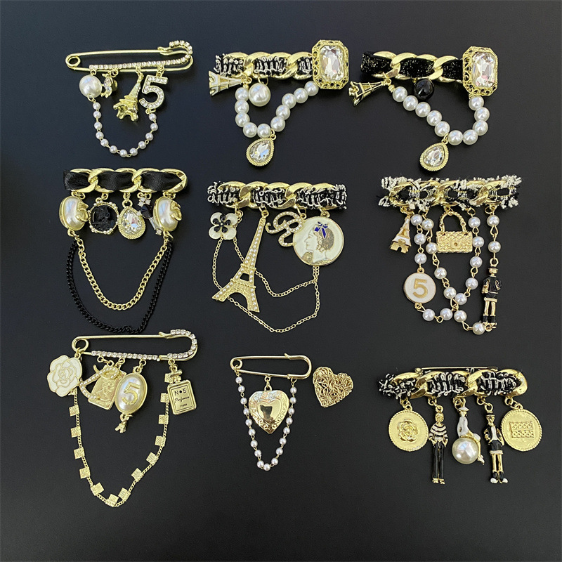 Brooch 2021 New Trendy High-end Chanel-style Cool and Elegant Feathers Men and Women's Suit Pin Sweater Accessory