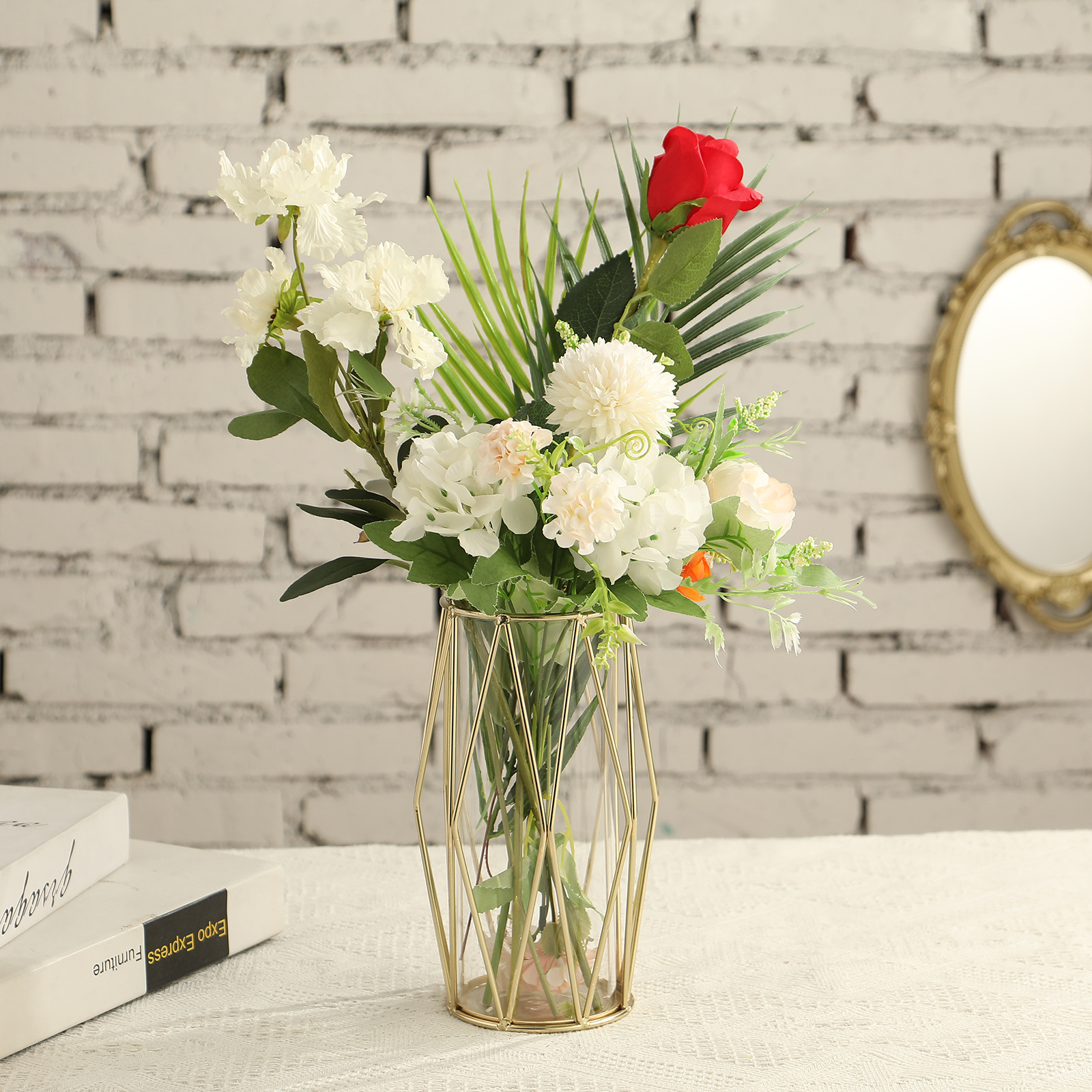 Nordic wrought iron and glass rhombus vase, transparent hydroponic decorative item, living room home decoration, dried flower holder, floral vase