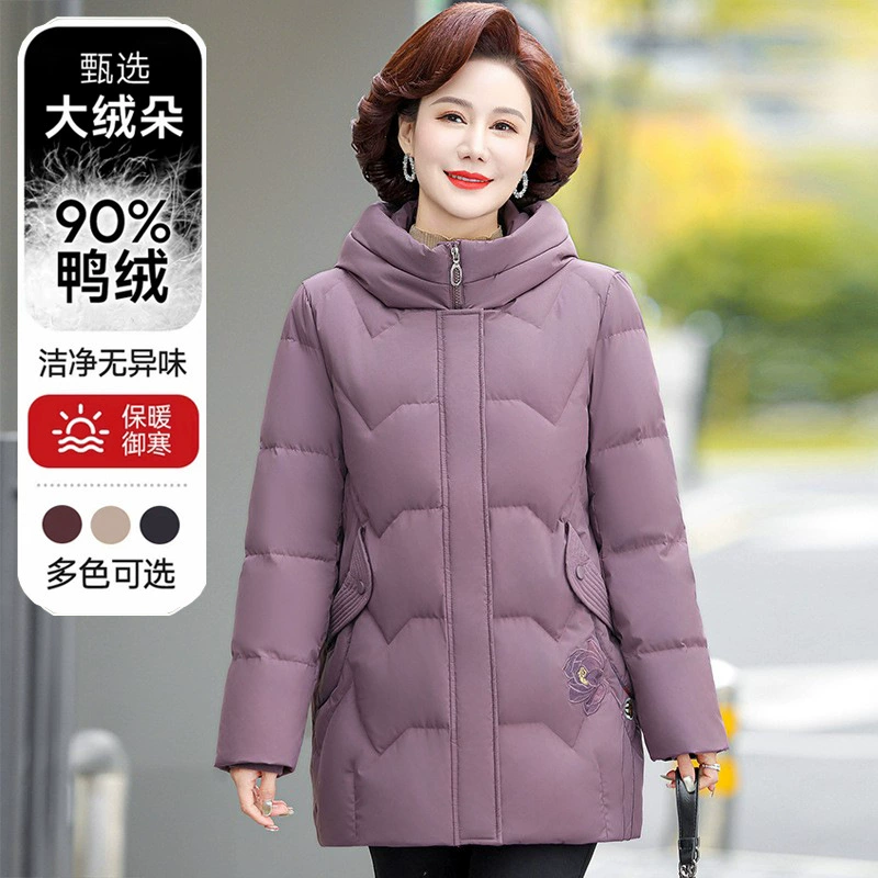 Средний и пожилой женский пуховик с капюшоном 2024 зима новая мама плюс утка бархат зимний топ
