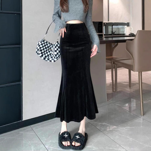 Black velvet fish-tail half-length skirt for women, autumn and winter, high-waisted, slimming A-line, petite, medium-long length, pleated skirt