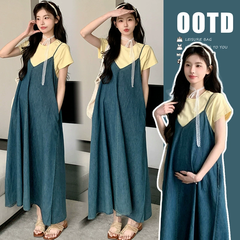 Летний комплект 2025 года: простая футболка + джинсовая юбка-миди на бретелях в корейском стиле, модный костюм для беременных