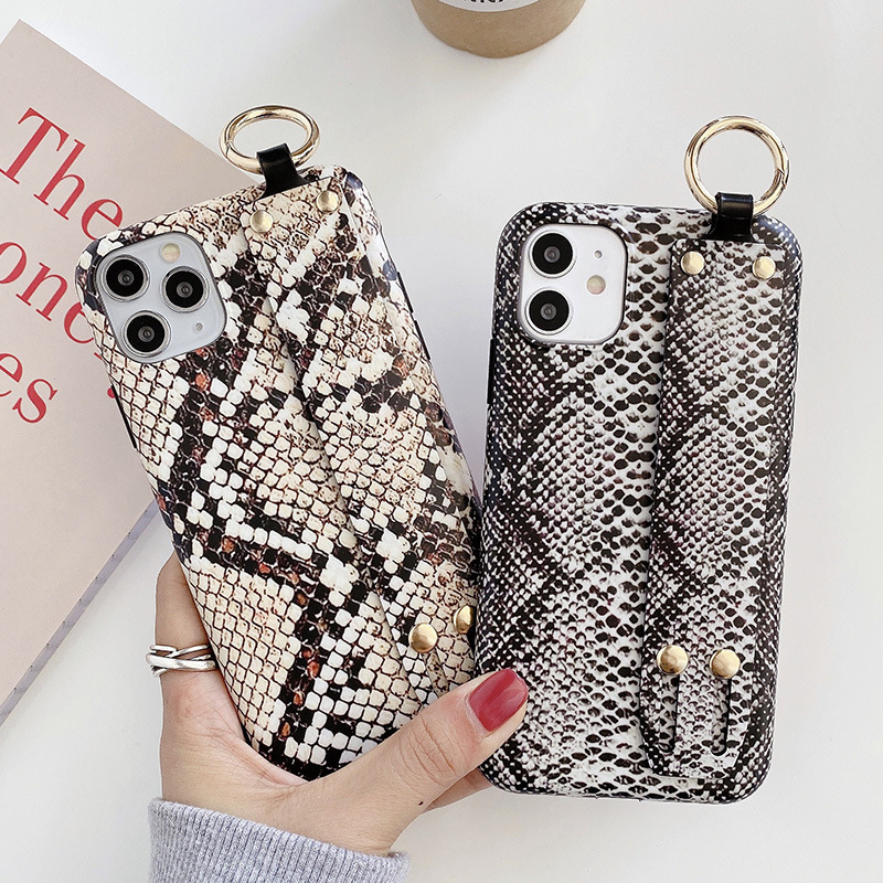 Snakeskin Pattern iPhone15Pro Wristband Mobile Phone Case Suitable for Apple 13 Soft Case IMD Drop-resistant Protective Case