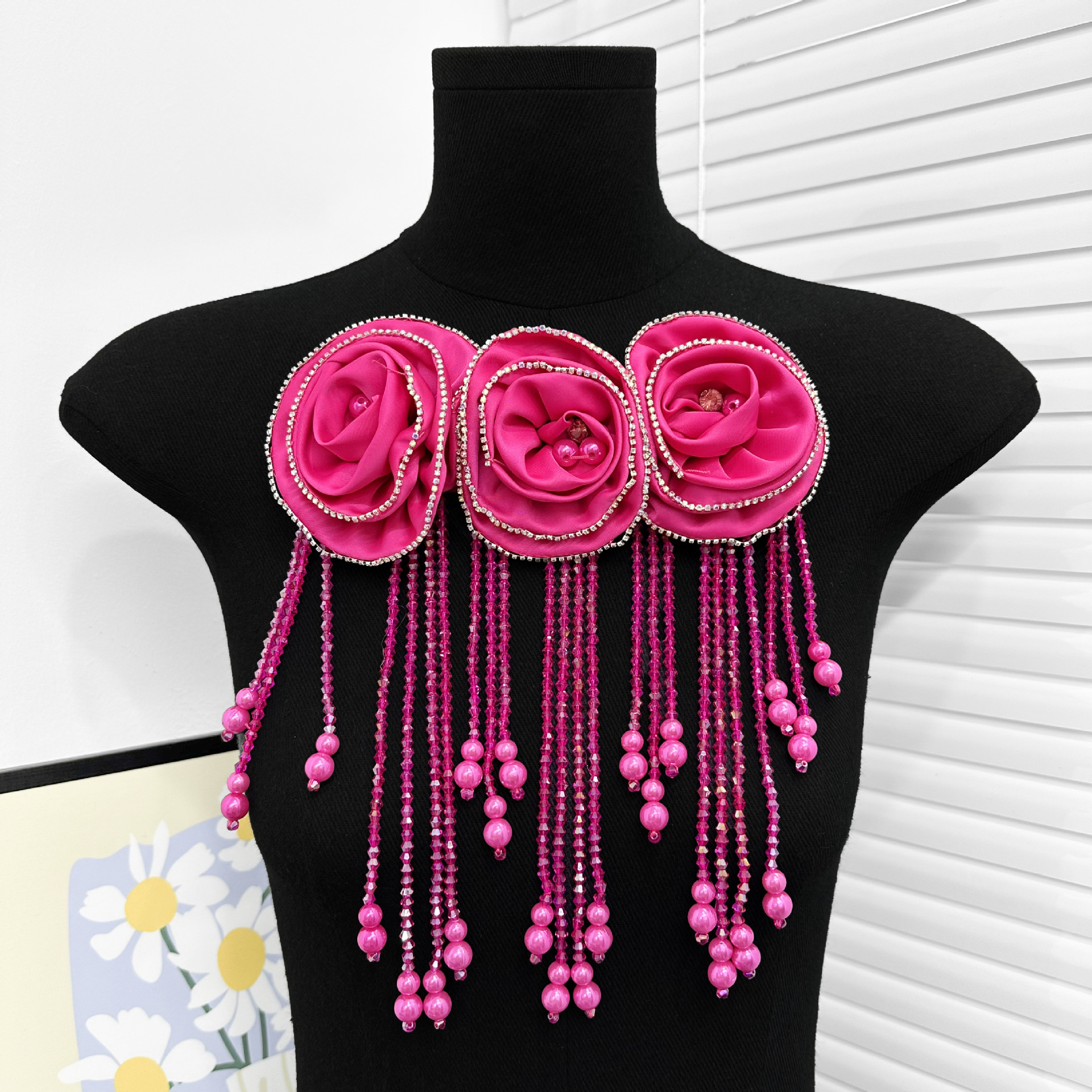Transfronteriza industria pesada diamante bordado tela tridimensional rosas bordado pecho dulce choker cheongsam accesorios de vestido