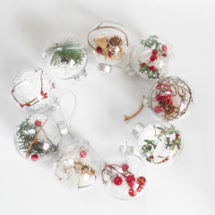 クロスボーダーの人気8cm内蔵の雪景色の透明なクリスマスのボールの祝日の雰囲気はプラスチックのボールのクリスマスの装飾品を配置します。