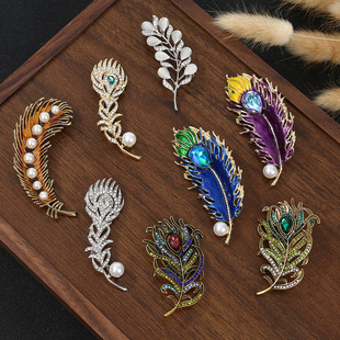 European and American Creative Personality Retro Style Peacock Feather Brooch Inlaid with Zircon Color Corsage Suit Coat Accessories