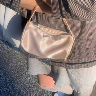 ��Ʒ�W�tͬ��r�аٴ��mini�PͲ������Ů�OӋ����б���