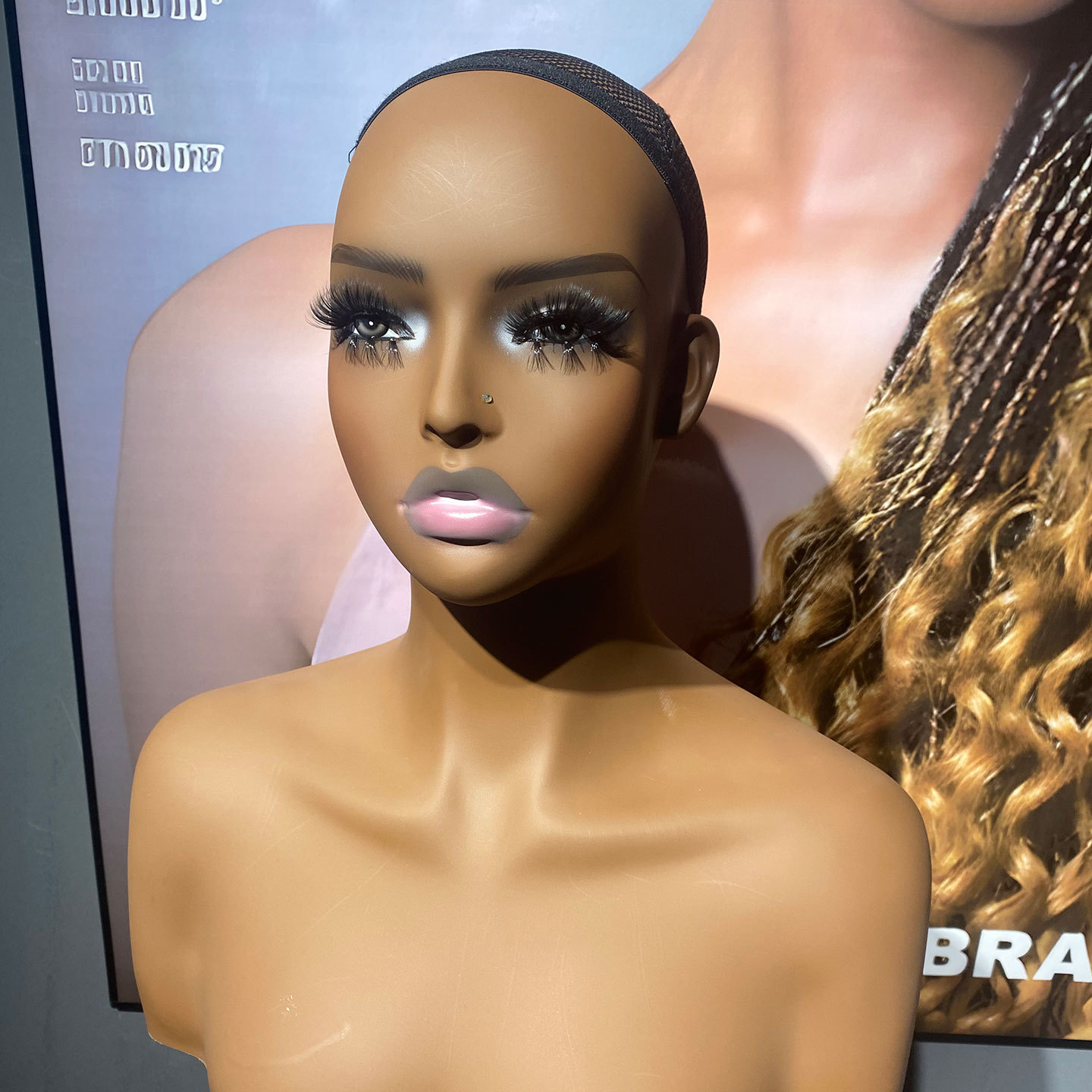 Europeos y estadounidenses pelucas muestran cabeza de modelo de PVC maniquí cabeza de ventana accesorios maniquí cabeza