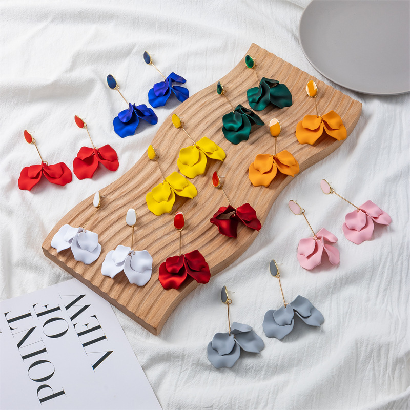 Fashionable retro European and American style red petal leaf earrings 2021 autumn and winter New Korean style elegant earrings for women