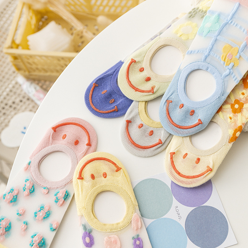Spring and summer new invisible socks wholesale cute women's socks shallow mouth smiling face students do not fall with thin card silk Zhuji socks Spring and summer new invisible socks wholesale cute women's socks shallow mouth smiling face students do not fall with thin card silk Zhuji socks