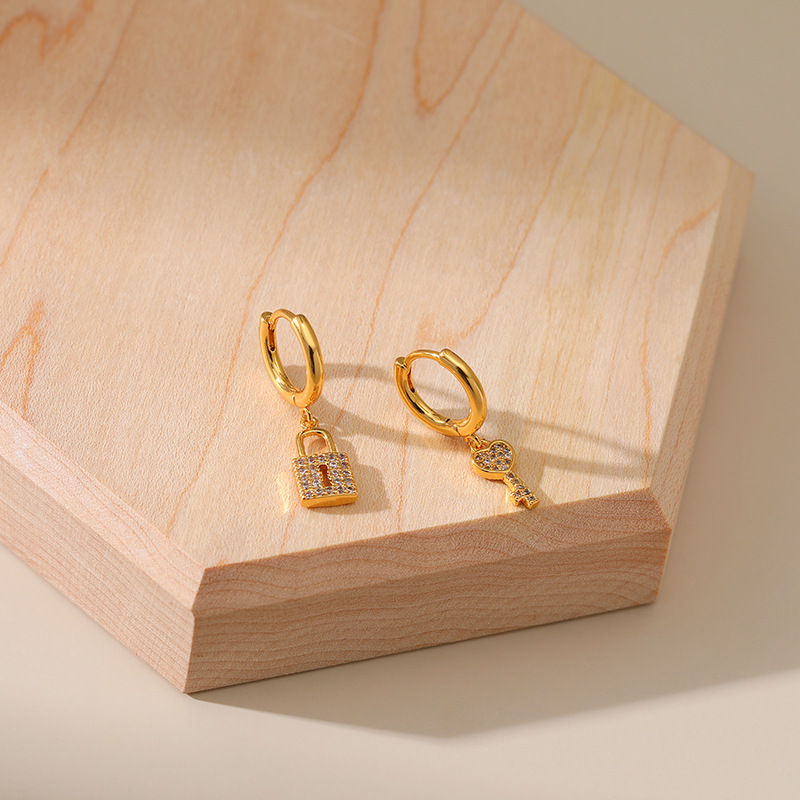 New Inlaid Zircon Love Key Lock Design Earrings display picture 4