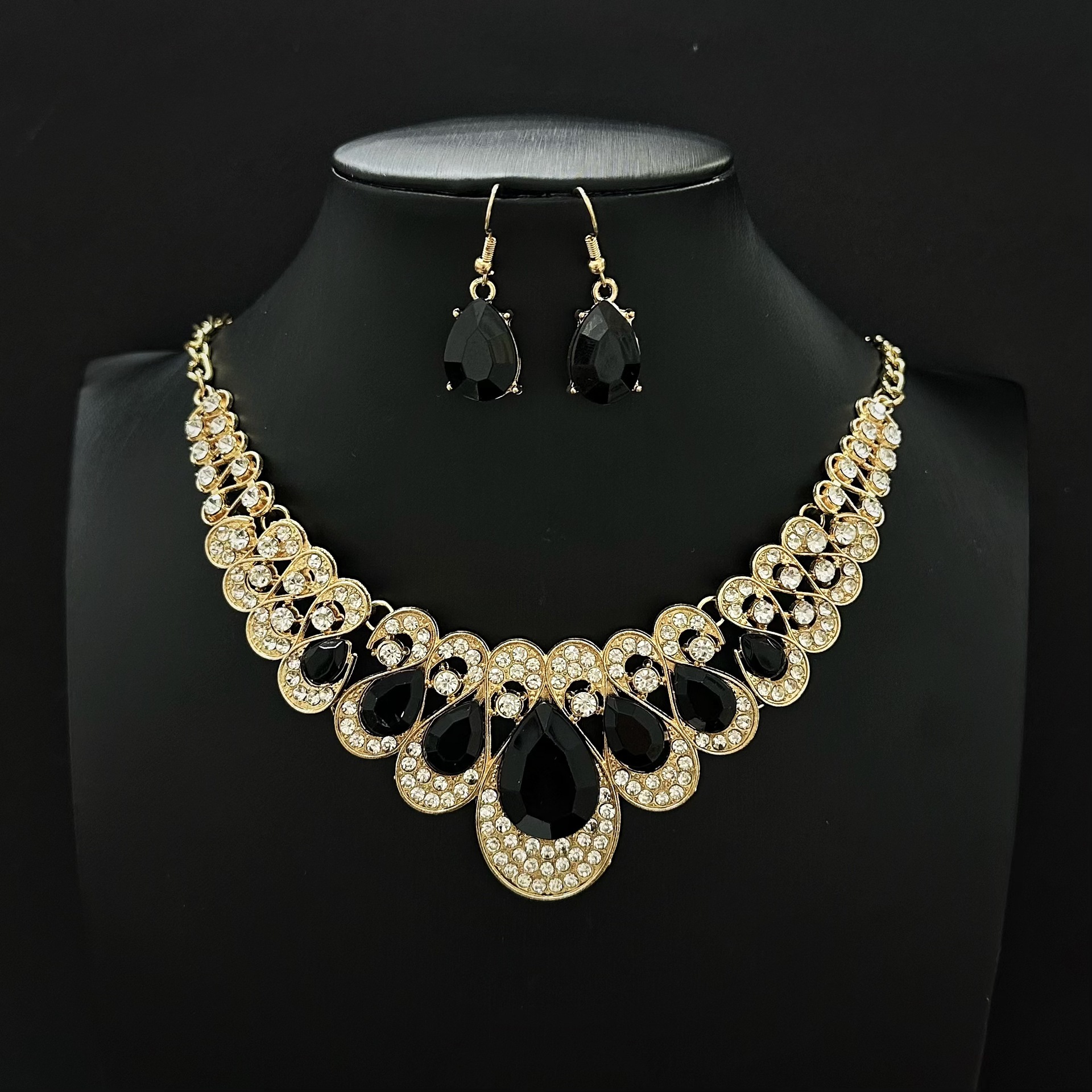 Joyería transfronteriza explosión Amazon venta caliente gran collar de gemas conjunto de pendientes de orejas Europa y América temperamento exagerado de moda diamantes flash image 12
