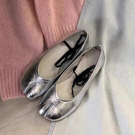 羊皮版~真皮绑带银色单鞋女2024新款猪脚分趾鞋子平底玛丽珍女鞋