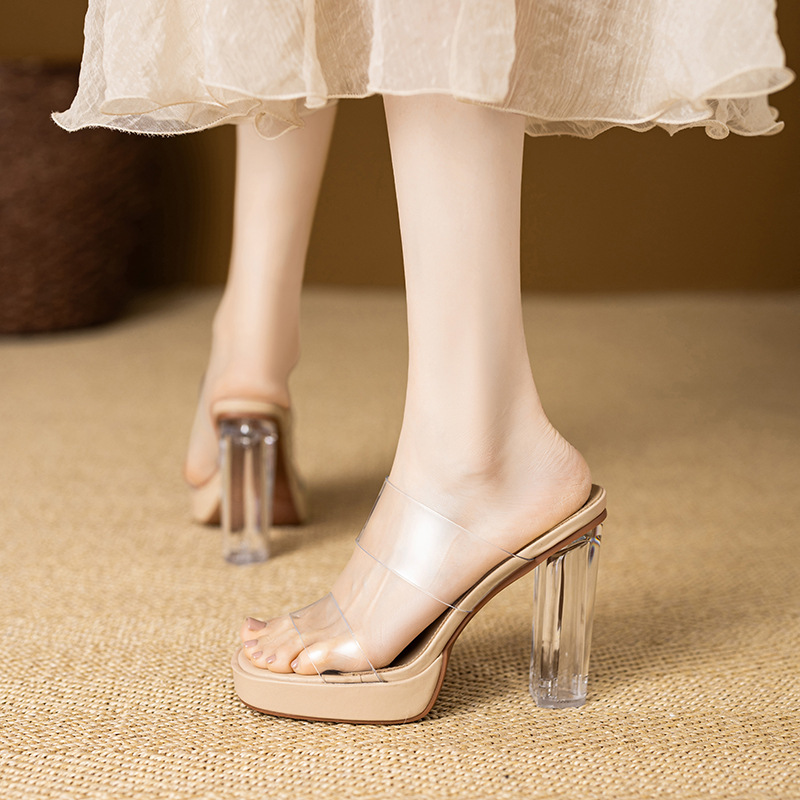Comfortable feeling of stepping on excrement ~ thick-soled slippers fashionable transparent crystal heel open-toe sandals for women