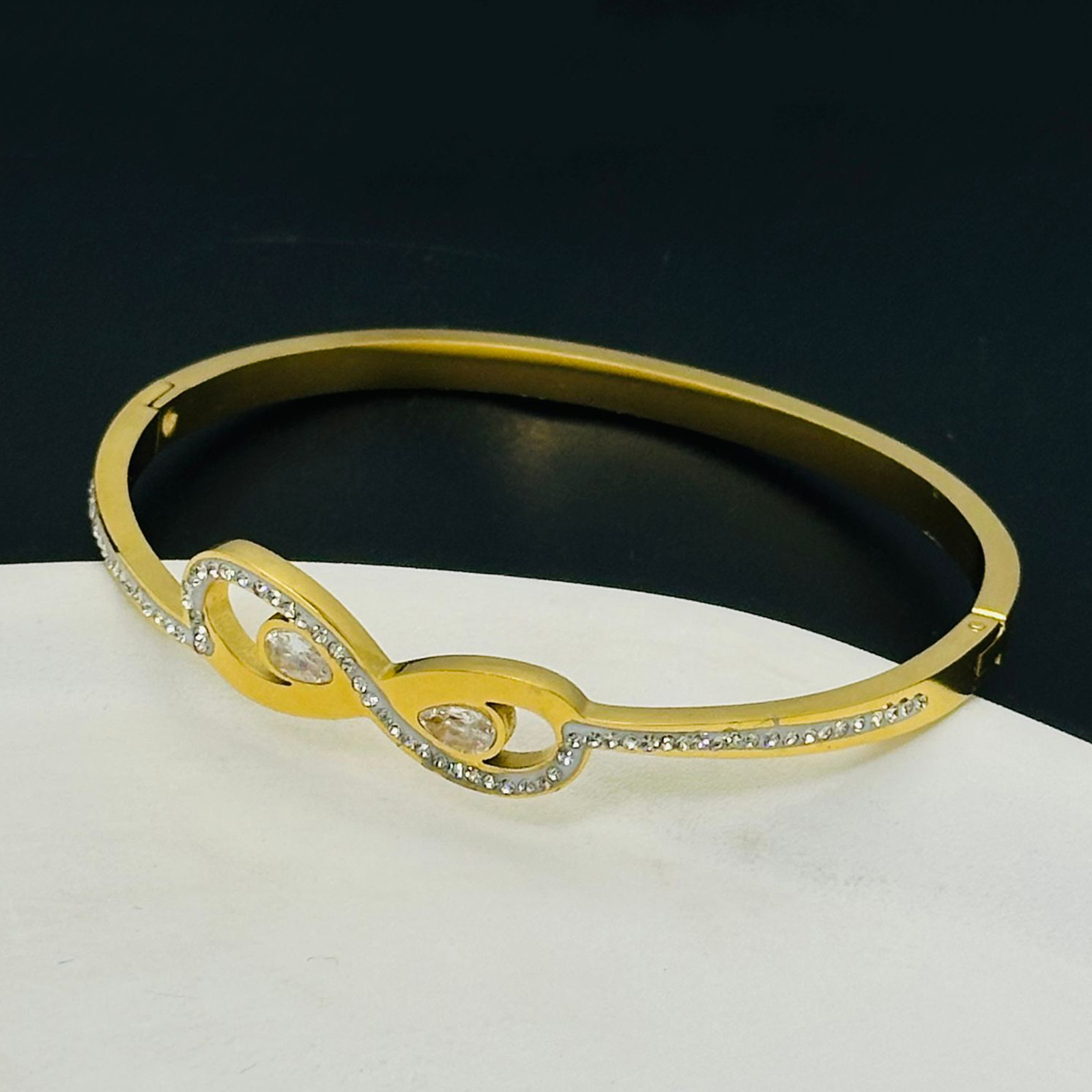 Mobius Ring Love Infinite Pulsera Moda femenina Pulsera de todo fósforo Acero de titanio No se desvanece Joyas de oro Simple y ligero Lujo