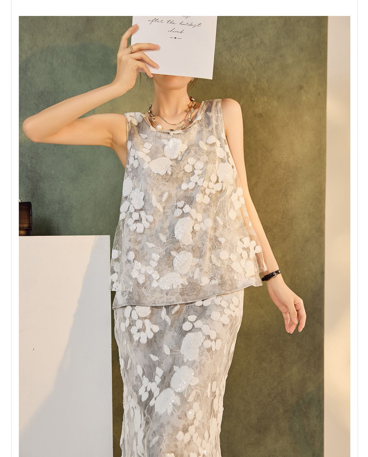 Bộ vest nữ phong cách Trung Quốc mới mùa hè 2026, thêu sequin, chân váy ngắn và áo vest — Chân váy màu trắng be, Chân váy đen cao cấp, Gilê đen cao cấp, Gi lê màu trắng be chi tiết 6