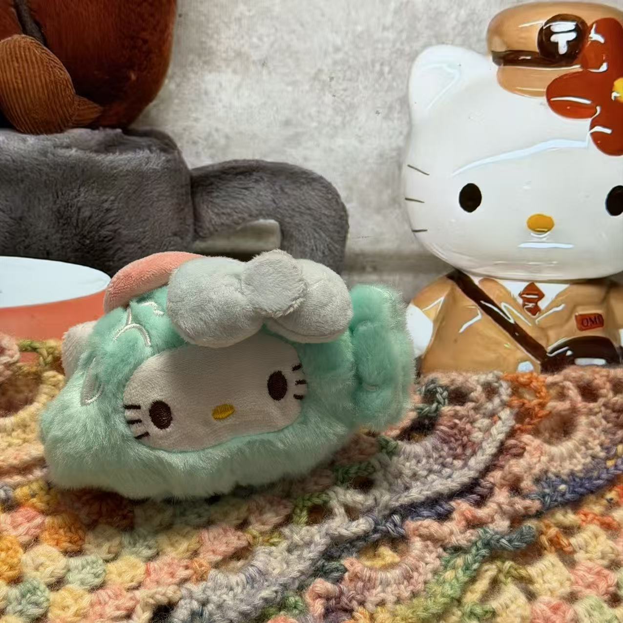 黒麦わら帽子キティ帽子ベビーペンダントラブバックル人形人形かわいいヘップバーンスタイルペンダントキーホルダー