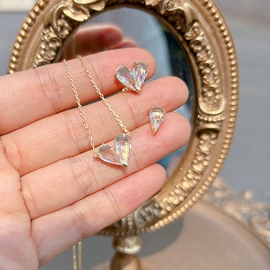 项链;戒指;耳钉