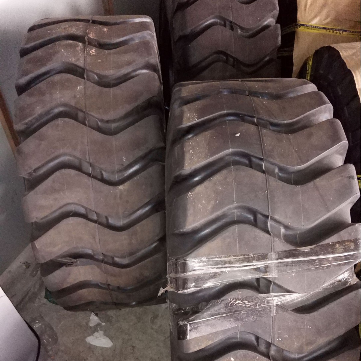1600-25轮胎E3/L3 铲运机装载机工程机械轮胎 耐磨 厂家直发
