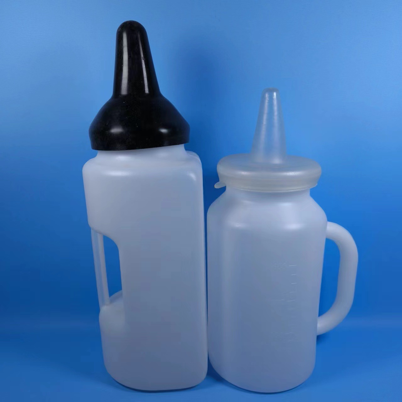 2 L botella de alimentación para terneros 1-5 L molde multi-estilo se puede abrir de forma gratuita botella de alimentación de exportación alimentador de botella de alimentación de vaca