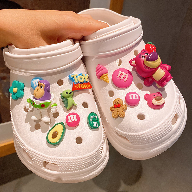 New Cartoon Popular Clogs Shoe Buckle Strawberry Bear Three-Eyed Boy Gradient Color Fur Ball Upper Decorative Shoe Flower Ready Stock