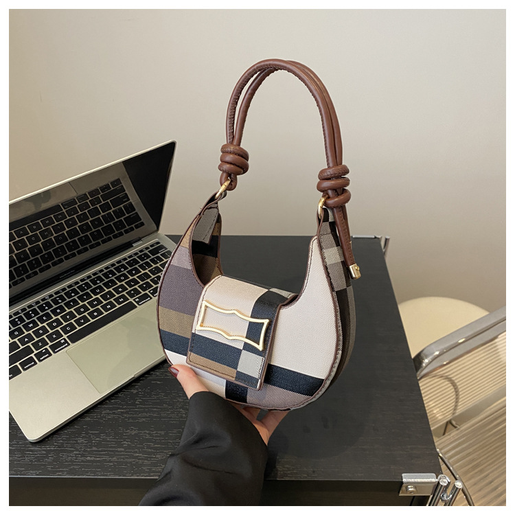 Textura de moda, estilo occidental, un solo hombro, bolso de hombro de color de contraste de personalidad de moda, 2024 nuevo bolso de hombro de verano