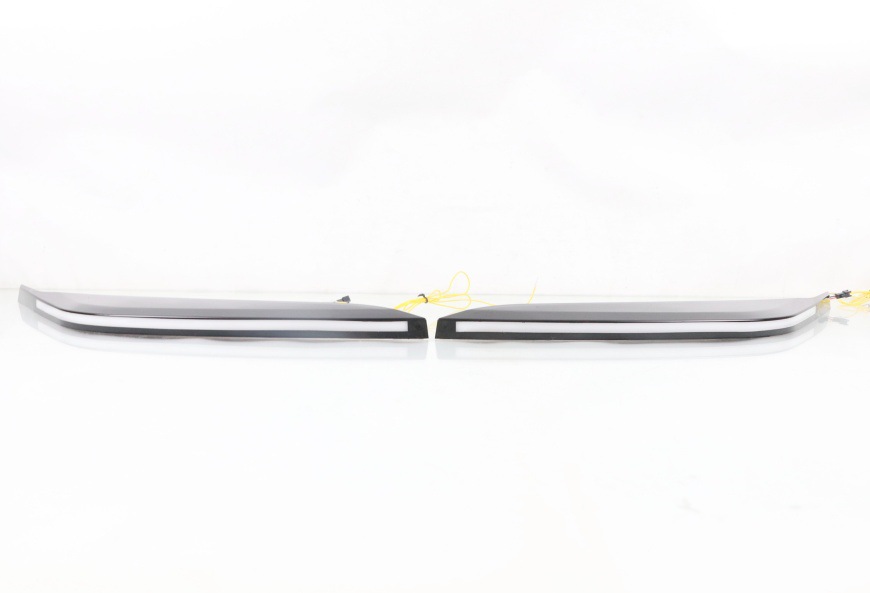 Suitable for 22-23 Toyota Sequoia Tundra Headlight Eyebrow Modification Led Sequential Turn Signal Lights, Dedicated Daytime Running Lights