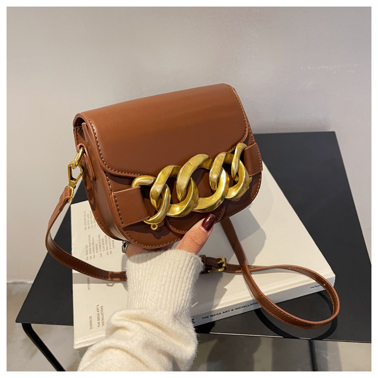 2021 New Fashion Autumn And Winter Retro Texture Single Shoulder Messenger Saddle Bag display picture 4