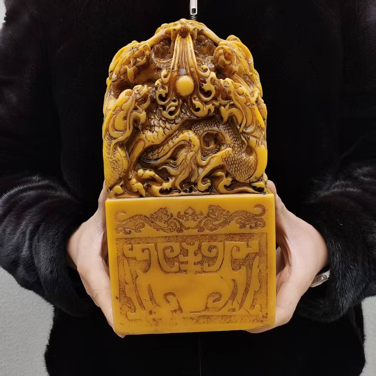 古玩收藏仿寿山石雕田黄石做旧超大九龙玉玺摆件15*15CM