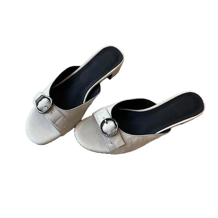 Zapatillas de tacón grueso francés de hadas 2026 verano un cinturón de pedal botón de cinturón de zapatillas de dedos abiertos para mujeres