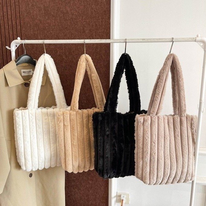 女包2024冬新款时尚女士单肩包潮流行毛绒手提包包女容量条纹大包