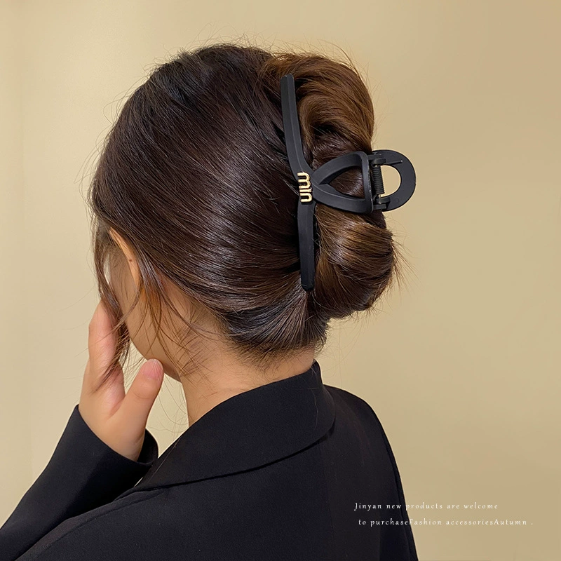 Заколки-грызки Hairgrip, коллекция черный матовый, assorted большие размеры (акула, квадрат, полукруг) 2024
