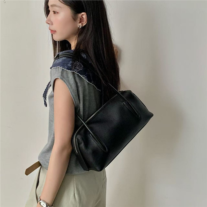 Top Grain Cowhide Lychee Grain Boston Pillow Bag For Women New Trendy Shoulder Crossbody Handbag Bowling Bag - Thumbnail 4