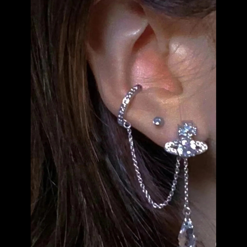 HENRIETTE马蹄扣水滴耳环-银800-10.jpg?x-oss-process=image/format,png