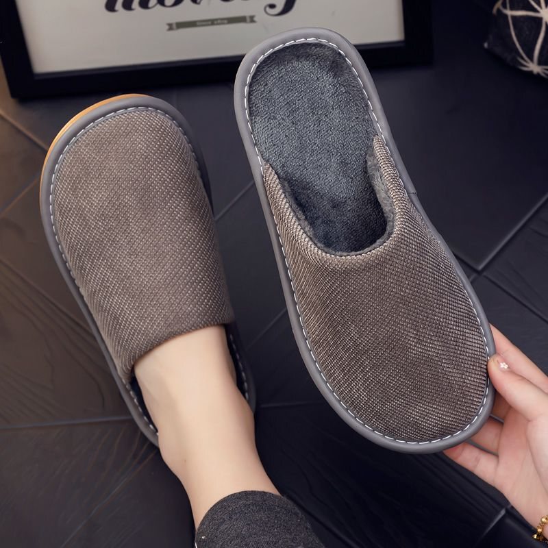 Autumn and winter fabric slippers with a fleece lining for warmth, suitable for men, women, couples, and the elderly, for indoor use, with a thick sole and non-slip design