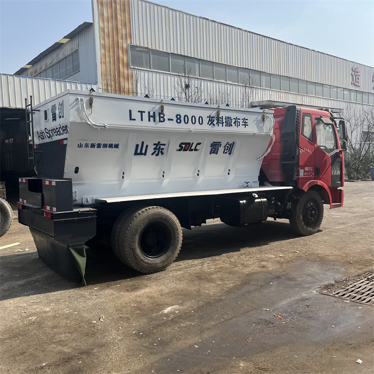 生石灰撒布车 全自动灰料撒布机 工程撒灰机厂家 料箱容积大