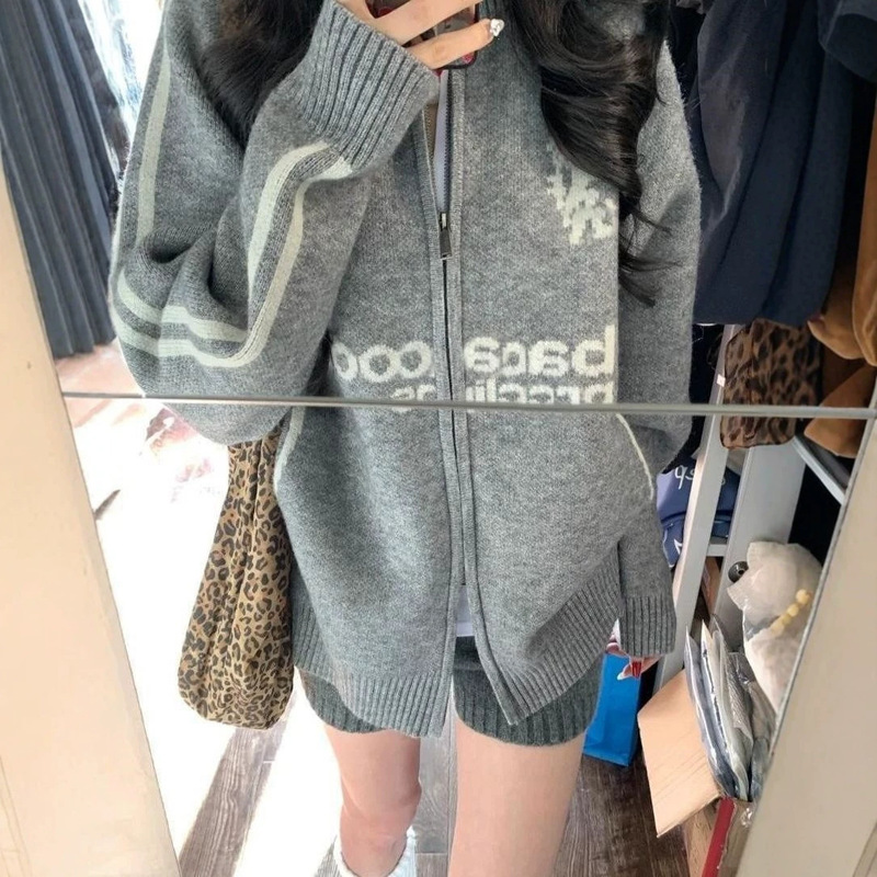 American retro letter embroidery knitted cardigan for women, 2026 autumn and winter new style, loose and casual sweater jacket top American retro letter embroidery knitted cardigan for women, 2026 autumn and winter new style, loose and casual sweater jacket top