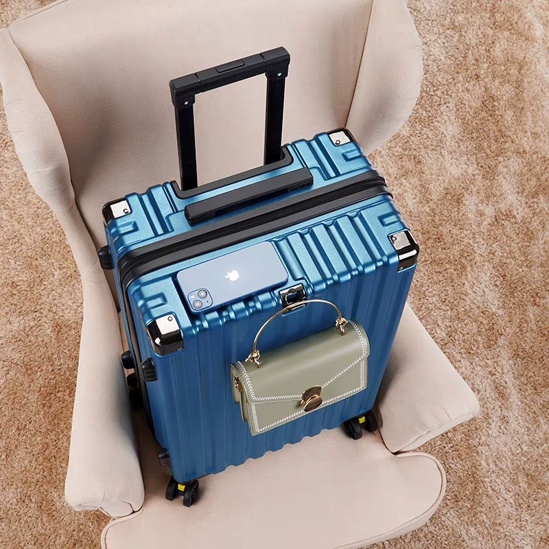 Suitcase universal, hardshell 20–28 in, wheels, explosion‑proof zipper and USB option