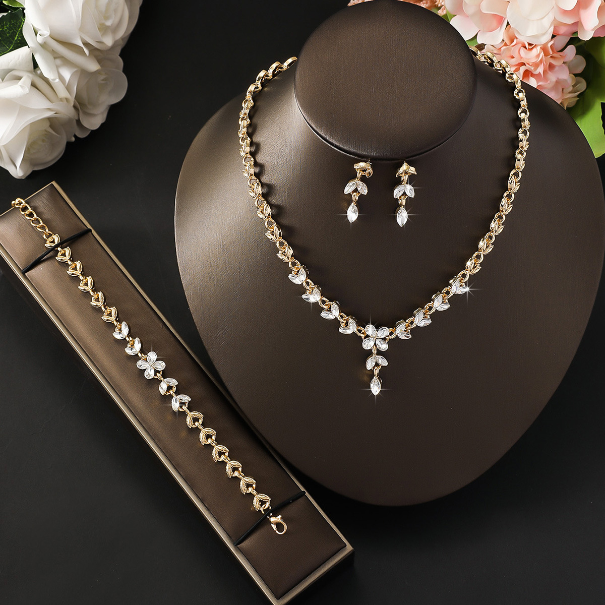 80848502 Gold and White