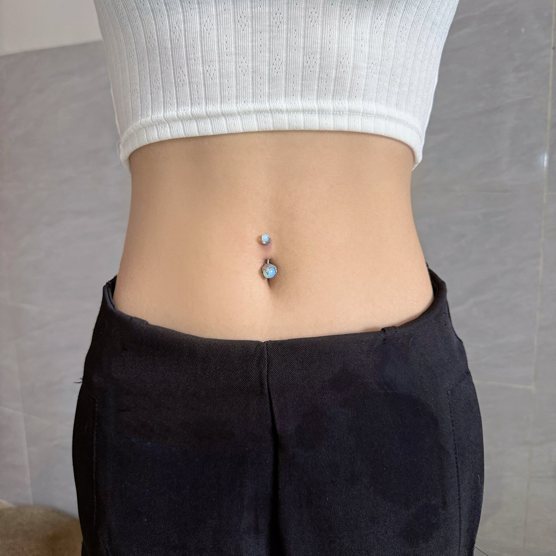16G labret stud size and finish detail