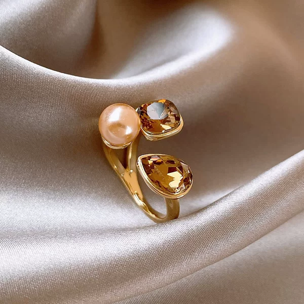 Zirconia-set rhombus-shaped iris flower wide open ring, vintage retro ring, retro light luxury elegant jewelry