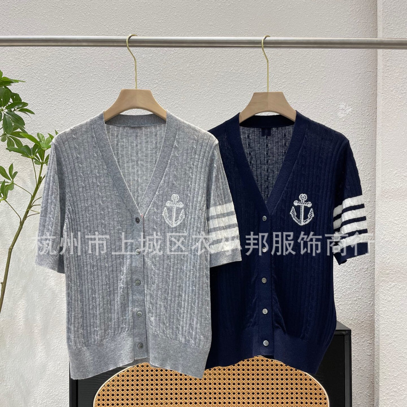 Yixiaobang's New Spring and Summer Style Simple V-Neck Knitted Short-Sleeved Cardigan, Ultra-Fine Merino Wool, Soft and Comfortable Yixiaobang's New Spring and Summer Style Simple V-Neck Knitted Short-Sleeved Cardigan, Ultra-Fine Merino Wool, Soft and Comfortable