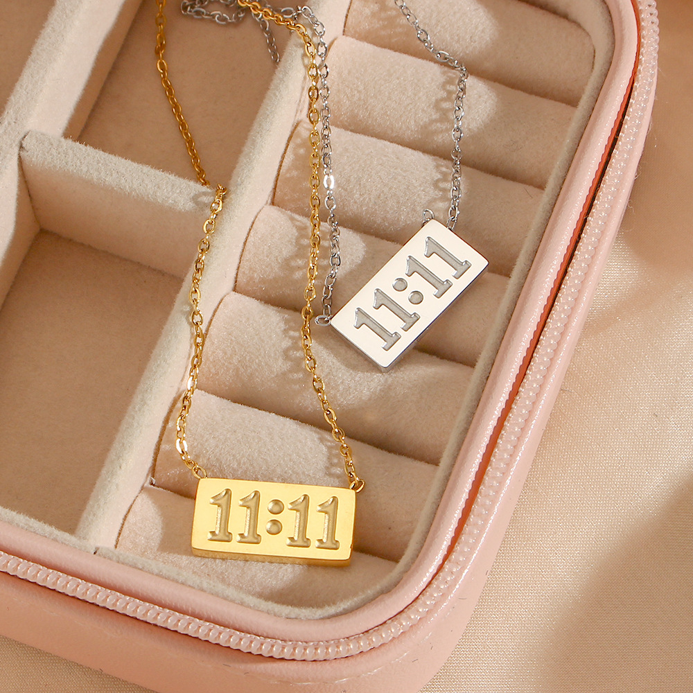 Mode Einfache 18K Goldberzogene Buchstaben Box Zahlen Edelstahl Halskettepicture1