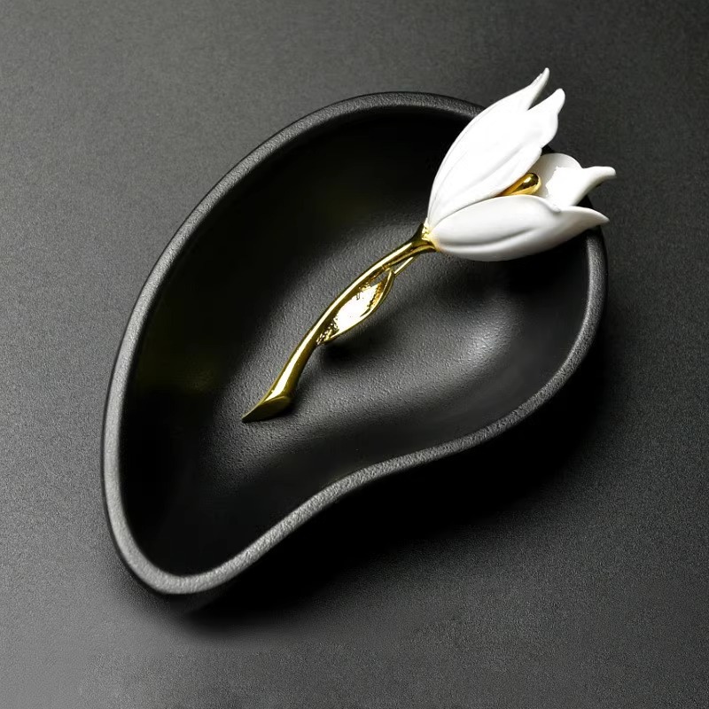 Witte magnolia bloem broche vintage speld voor kleding en jas_voghion.com