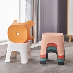 家庭用バスルームのベンチの子供用プラスチックの靴交換腰掛けは大人の滑り止めの小さいベンチの客間の低い腰掛けの卸売りを厚くします。
