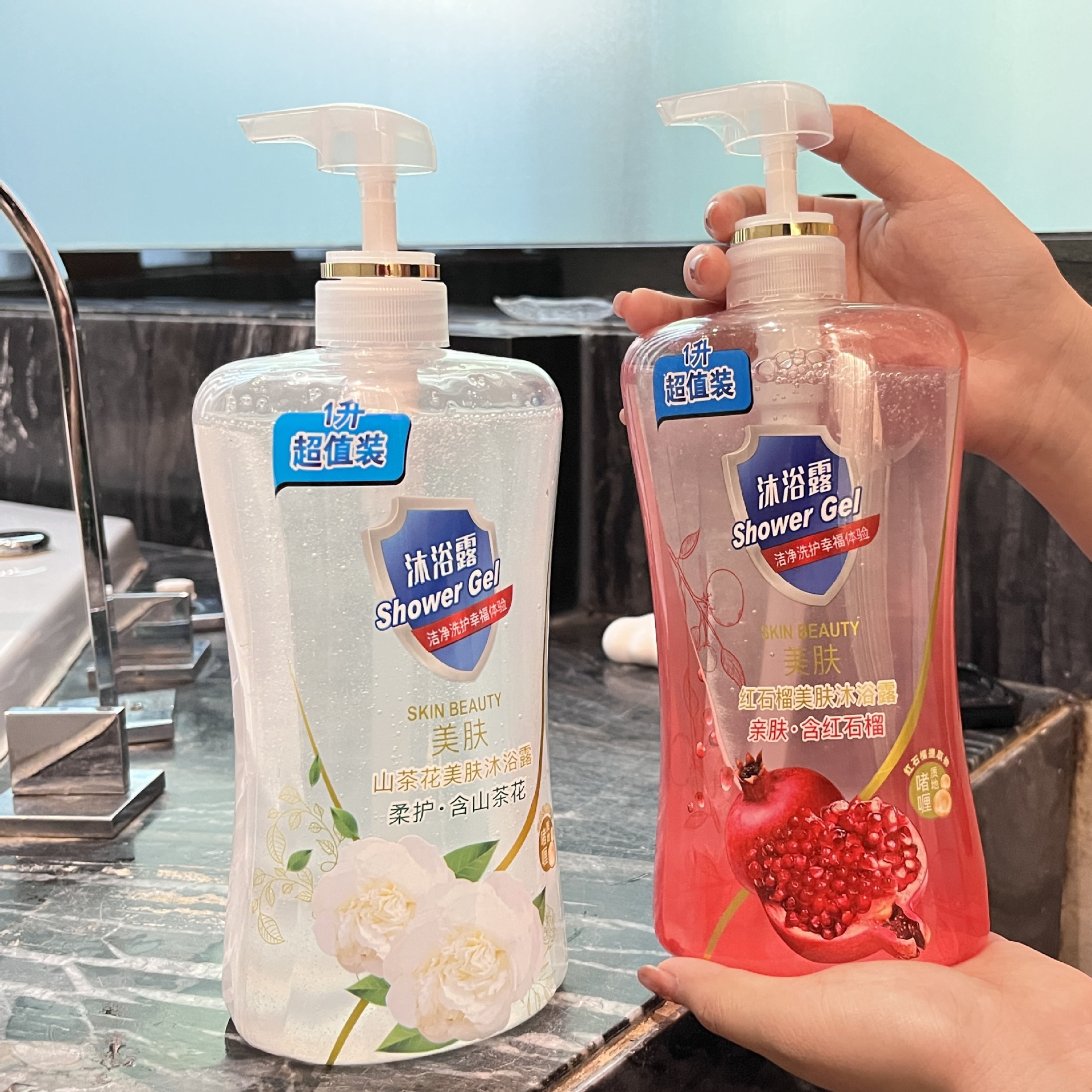 Large capacity camellia shower gel red pomegranate fragrance shower gel moisturizing hotel family size shower gel