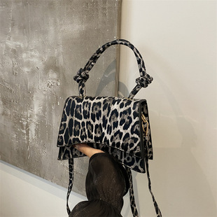 Niche Design Casual Retro Fashion Crossbody Bag 2024 Autumn New Commuting Simple French Style Small Square Shoulder Bag