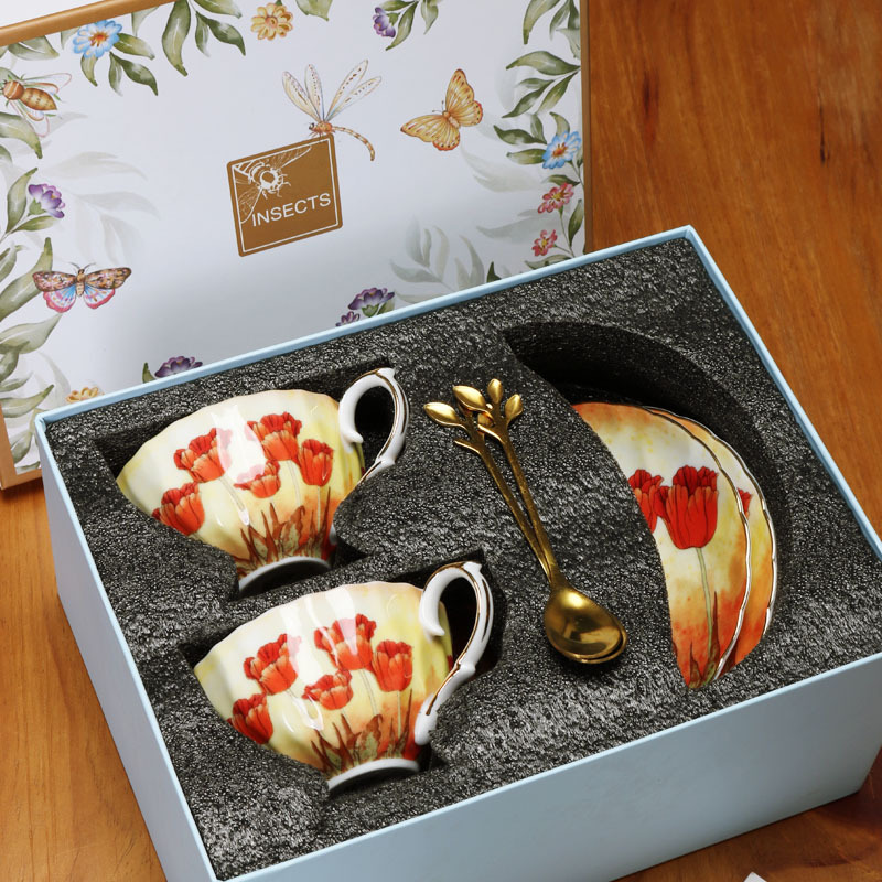 Juego de tazas y platillos de café de cerámica exquisita floral, porcelana de hueso de alto valor, juego de té de la tarde de estilo europeo, caja de regalo, productos de cola de exportación