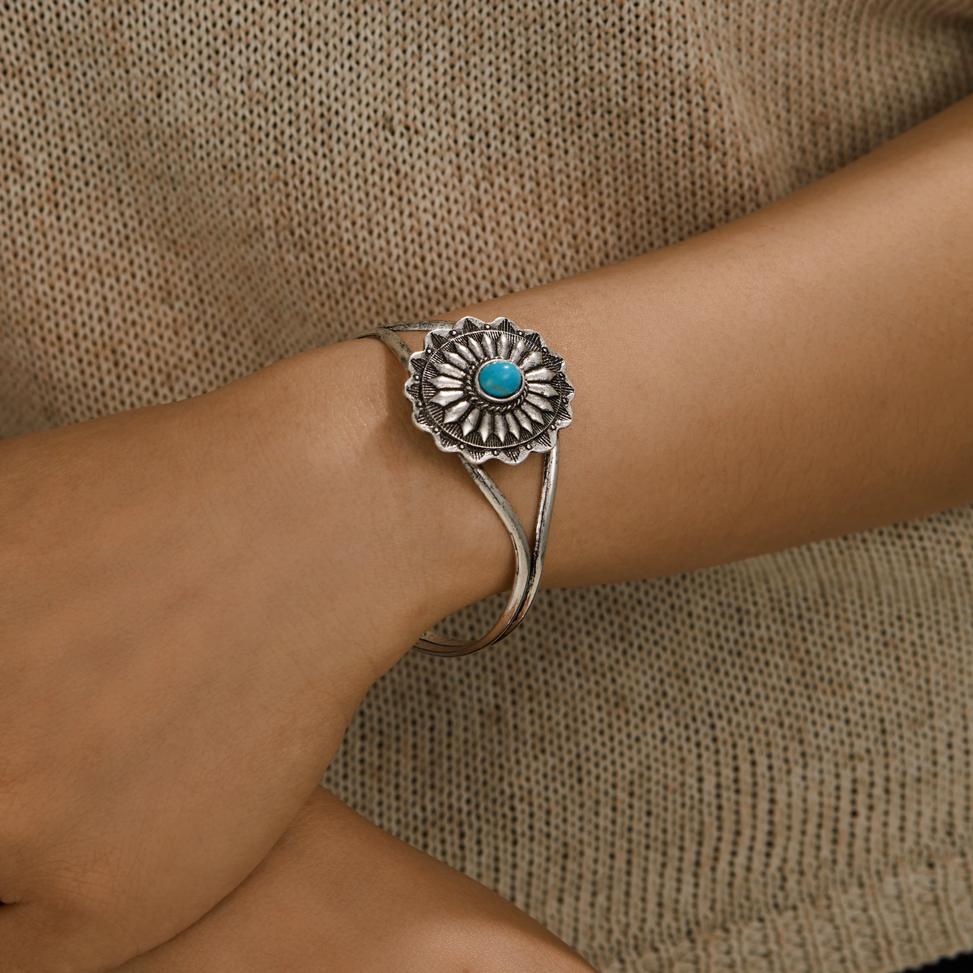 Европейские и американские трансграничные ювелирные изделия INS, ретро-синий браслет из бирюзового сплава, модный преувеличенный открытый браслет, популярные ювелирные изделия для женщин