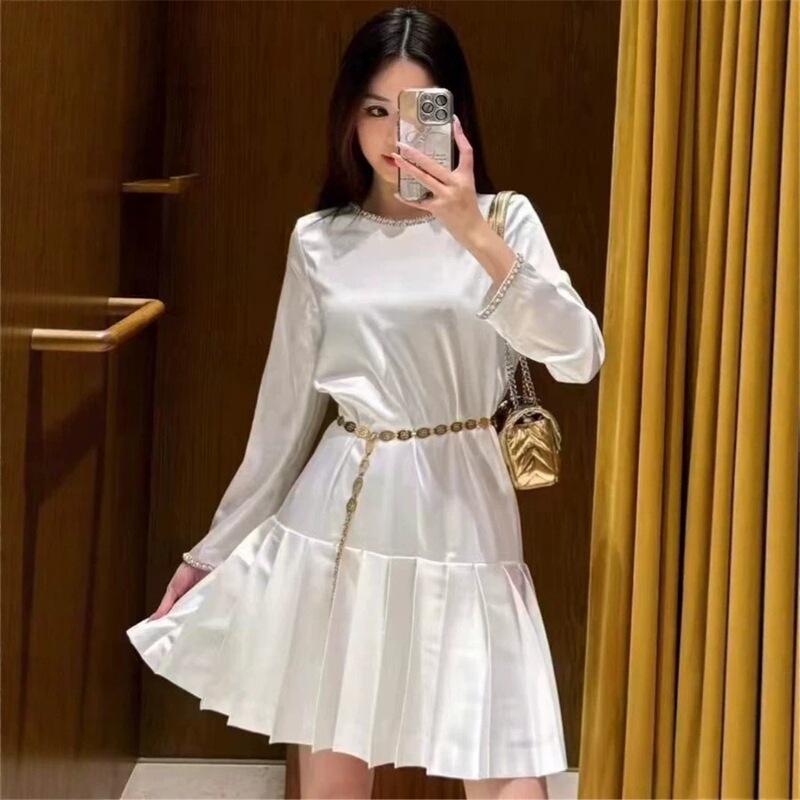 French elegance 2024 autumn new fashion temperament loose pleated long-sleeve dress with bead chain trim